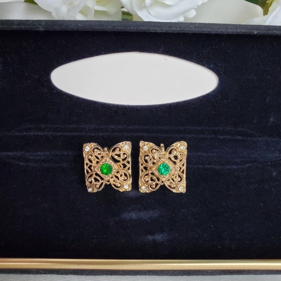 3/30❗️Georgeous Vintage Earrings ~ Gold Tone Green Earrings ~ Vintage Jewelry - Picture 3 of 7